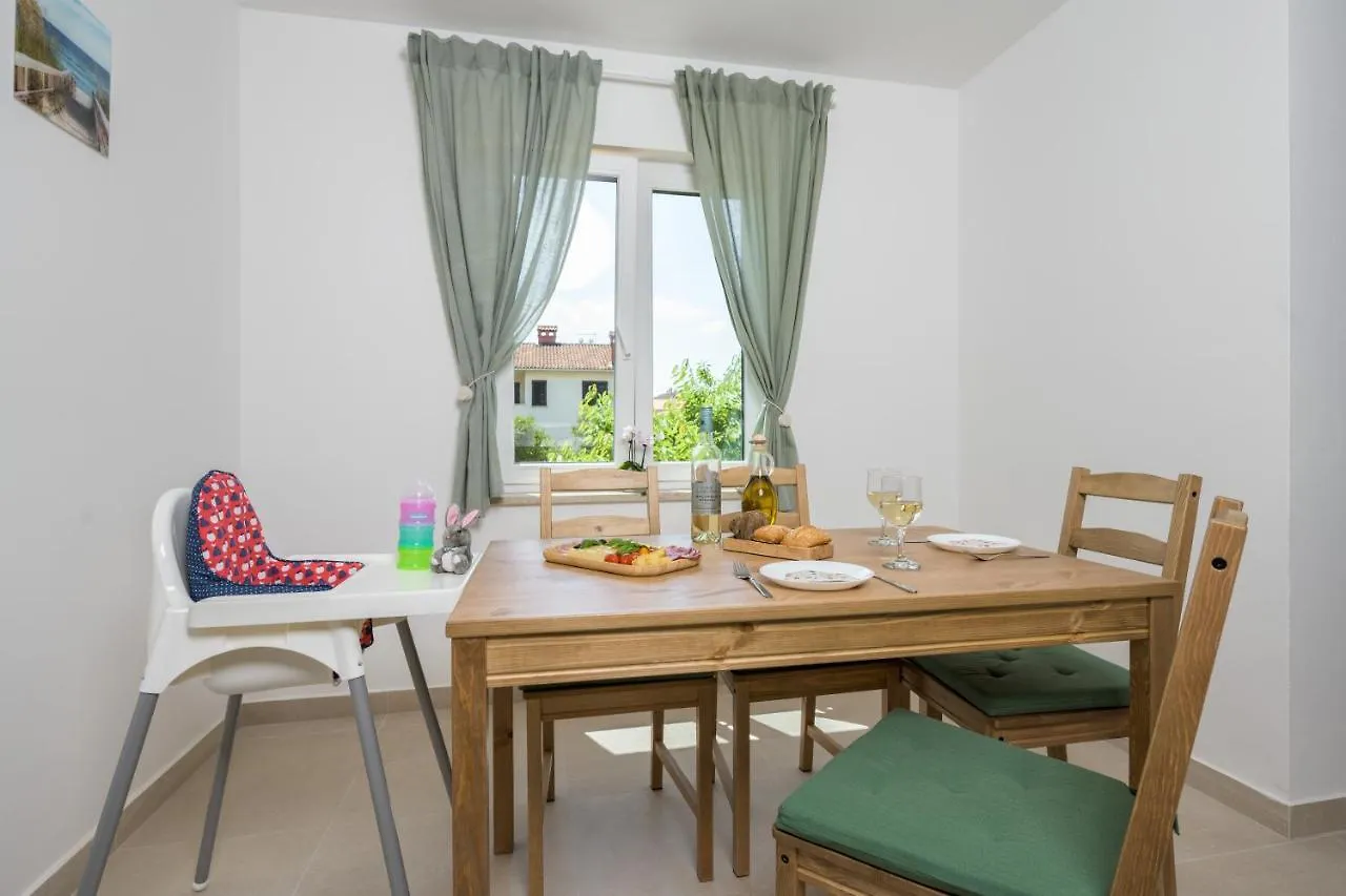 Lipa Korta - Family Apartment In Porec, 850 M To The Sea 波雷奇
