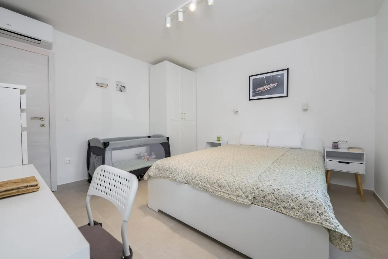 Lipa Korta - Family Apartment In Porec, 850 M To The Sea