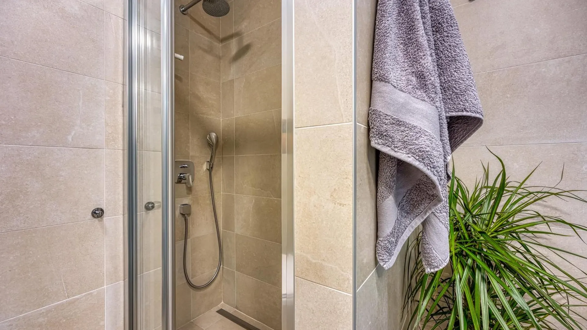 Lipa Korta - Family Apartment In Porec, 850 M To The Sea  波雷奇